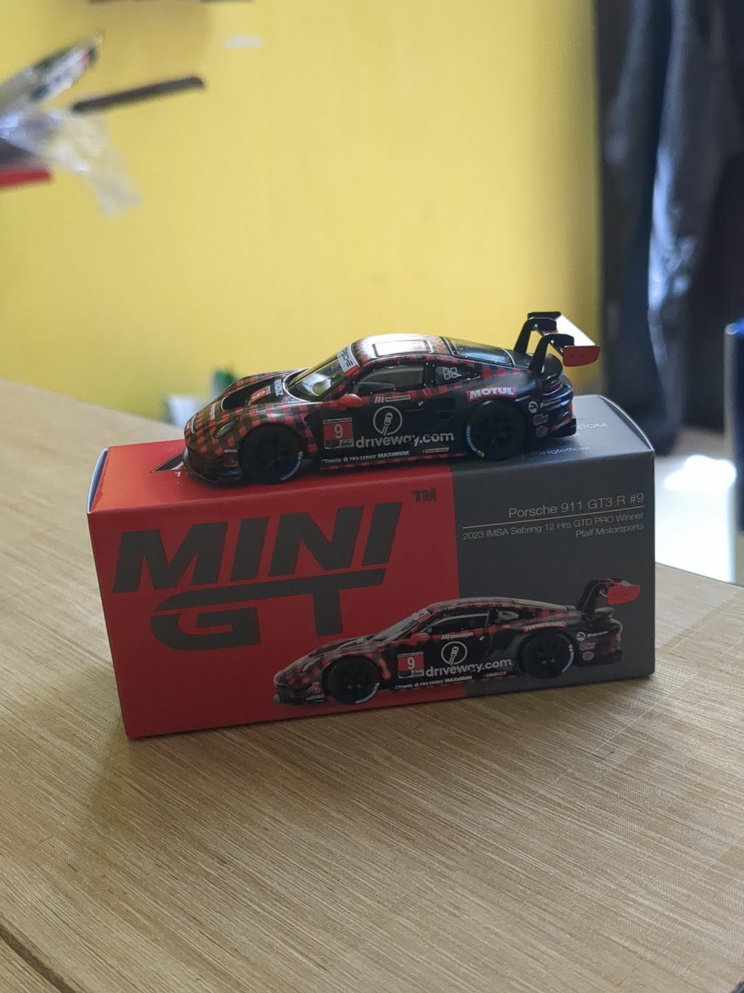Porsche 911 GT3 R #9